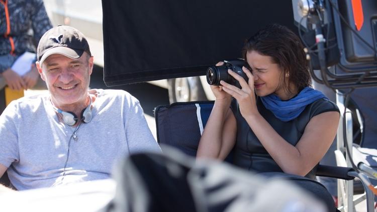 O diretor Klaus Mitteldorf na mira das lentes de Bruna no set do filme - Elo Company/Divulgação