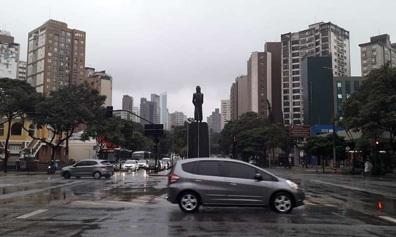Manhã de chuva na Região Centro-Sul de Belo Horizonte(foto: Jair Amaral/EM/DA Press) Manhã de chuva na Região Centro-Sul de Belo Horizonte(foto: Jair Amaral/EM/DA Press)