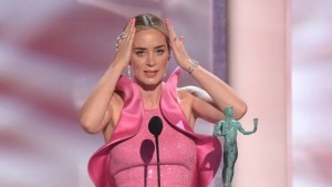 Emily Blunt foi a maior supresa da noite Fotos: reprodução/TNT