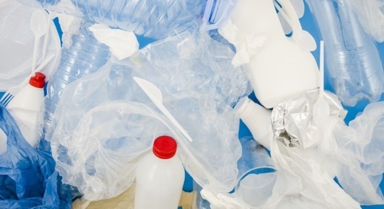 Cientistas-criam-método-que-converte-plástico-em-combustível-Notícias