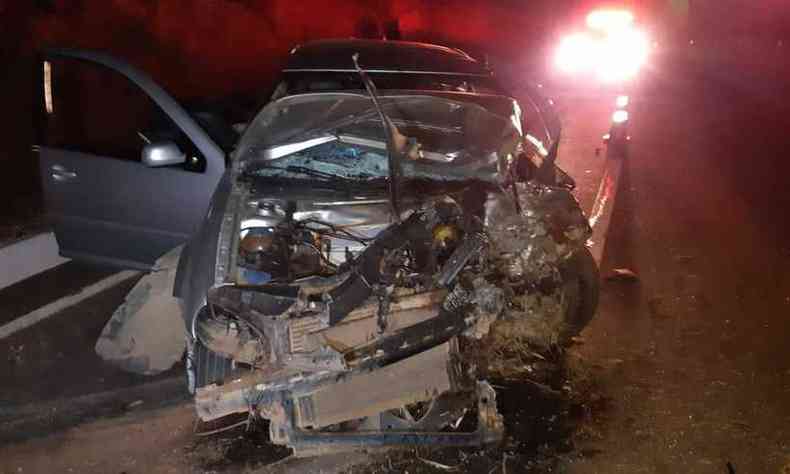 Frente do Golf ficou destru