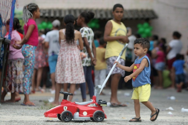 O evento, realizado no pátio da igreja católica do bairro, foi organizado pela Funerária Santa Luzia MG em parceria com cerca de 20 outras empresas do comércio local