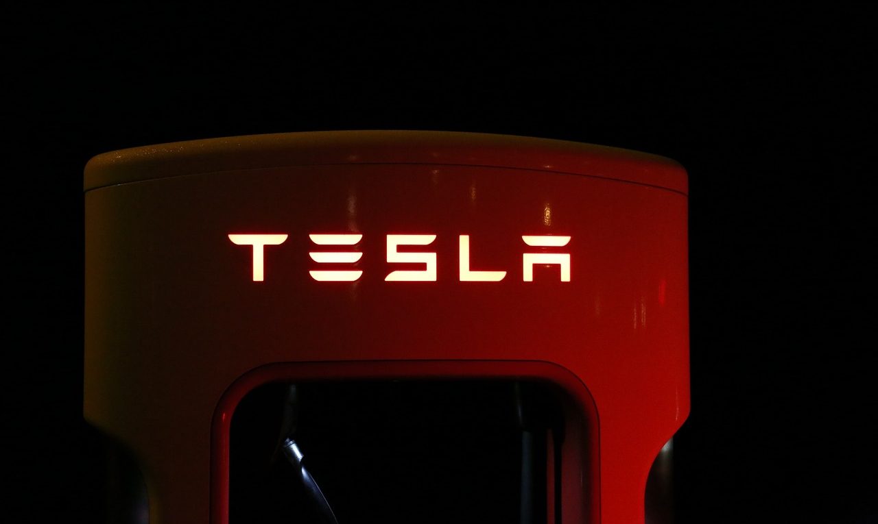Tesla-salta-após-analista-definir-preço-alvo-ambicioso.jpg